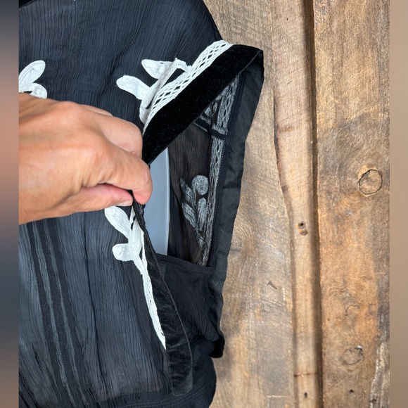 Free People Black Sheer Blouse with White Embroidery- Size Small- NWT - Picture 3 of 9